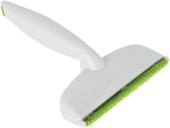 Choisissez cette brosse textile au format peu encombrant en coloris gris et blanc