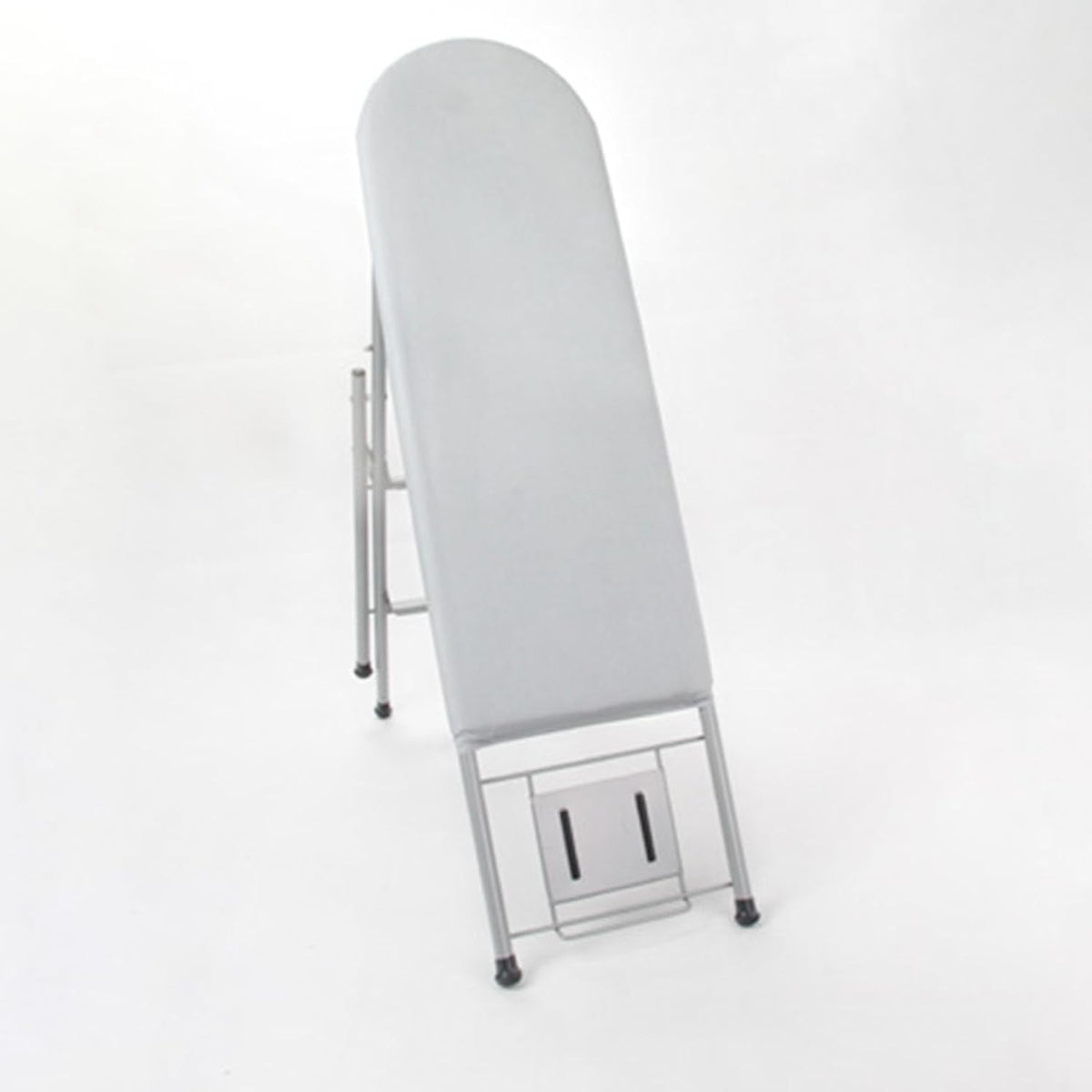 Une planche escamotable combine un format compact avec des appuis antiderapants